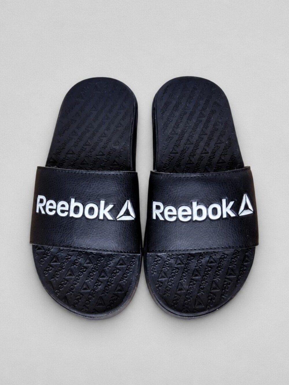 Youth Size 2 Reebok Dual Density Slide Sandals
